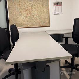 Scrivania e suoi componenti