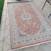 Titolo: Pregiato Tappeto Orientale a Medaglione