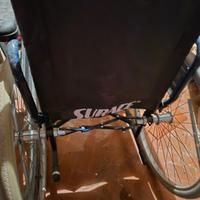 Sedia a rotelle pieghevole