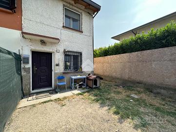 CASA SEMINDIPENDENTE A CASTELNOVO DI SOTTO