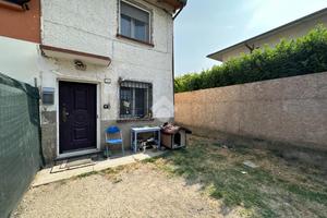 CASA SEMINDIPENDENTE A CASTELNOVO DI SOTTO