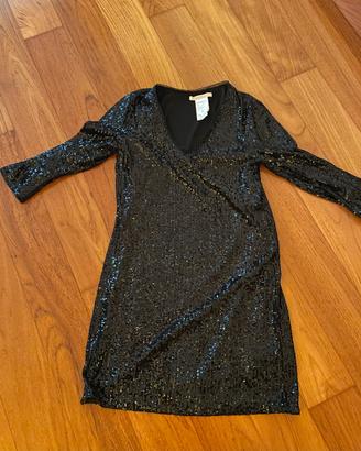 Abito nero elegante con paillettes nere lucide