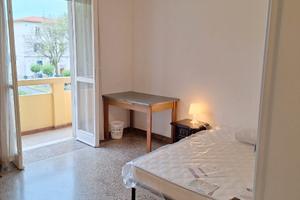 Camera con balcone su Torre in via Piave