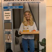 Zanzariera con chiusura magnetica