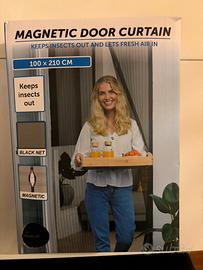 Zanzariera con chiusura magnetica