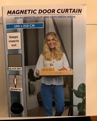 Zanzariera con chiusura magnetica