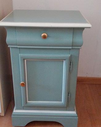 Comodino stile provenzale