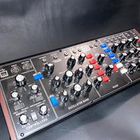 Sintetizzatore Behringer model D (tipo mini moog)