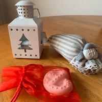 Lanterna in metallo con candela + 3 profuma bianch