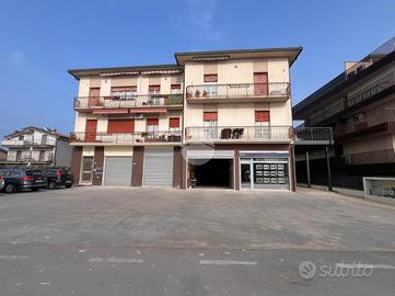 NEGOZIO A PESCHIERA DEL GARDA