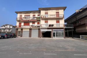 NEGOZIO A PESCHIERA DEL GARDA