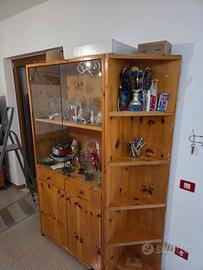 mobile in legno da falegname 