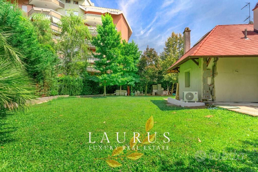 Villa di 660 m² con più di 5 locali e box auto dop - View 2