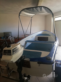 Barca con motore e carrello artigianale