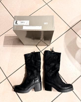 Stivale donna in pelle nera taglia 37