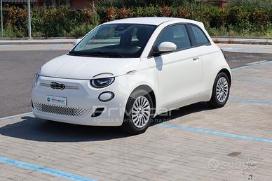 FIAT 500e Berlina 42 kWh La Prima