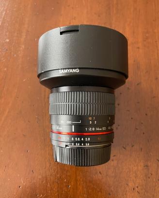 Obbiettivo grandangolare Samyang per Nikon
