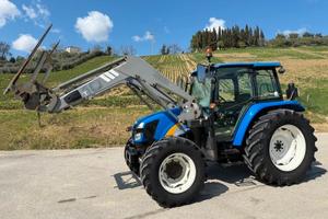 New Holland T5060 con caricatore frontale MX