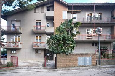 Appartamento di 177 m² con 4 locali e box auto a M
