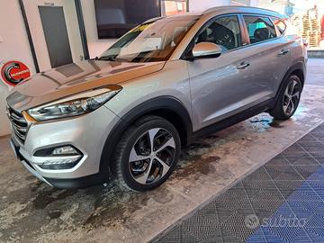 HYUNDAI TUCSON 1.7 XPOSSIBLE DEL 2017 € 12900 SENZ