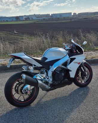 aprilia rsv4 2011 R