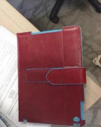 Porta iPad piquadro rosso e celeste in pelle