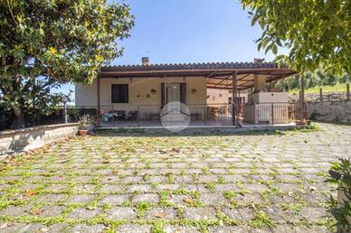 VILLA SINGOLA A PALOMBARA SABINA