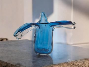 Vaso particolare in vetro blu e trasparente