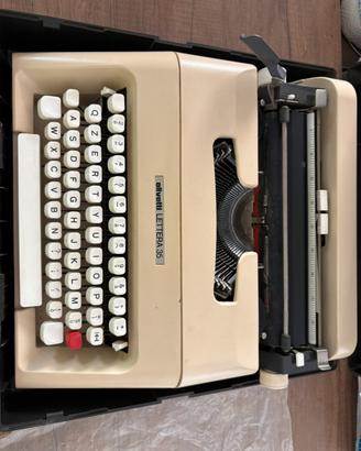 Macchina da scrivere Olivetti Lettera 35 vintage