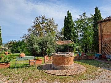 Antico Casale con 16 ha Buonconvento Siena