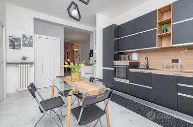 Stanza in appartamento a 200 metri da linea blu