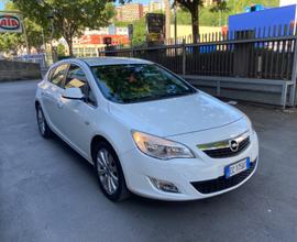 OPEL Astra - 2011