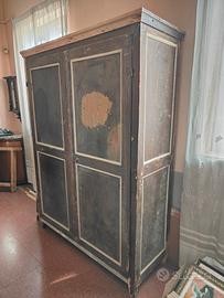 armadio antico laccato
