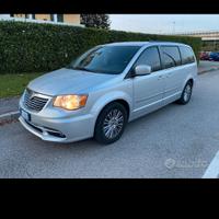 Lancia Voyager 2.8 crd automatico 120kw perfetta 