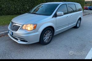 Lancia Voyager 2.8 crd automatico 120kw perfetta 