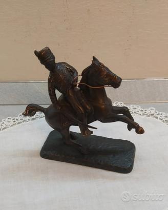 Statua in bronzo: Lanciere a cavallo