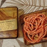 collana a tre fili di corallo 