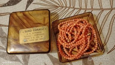 collana a tre fili di corallo 