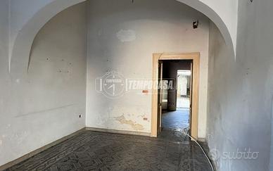 Casa con due ingressi e terrazza di proprietà.