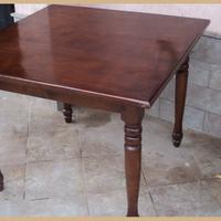 Tavolo quadrato in massello restaurato