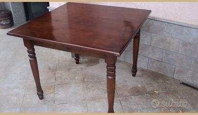 Tavolo quadrato in massello restaurato