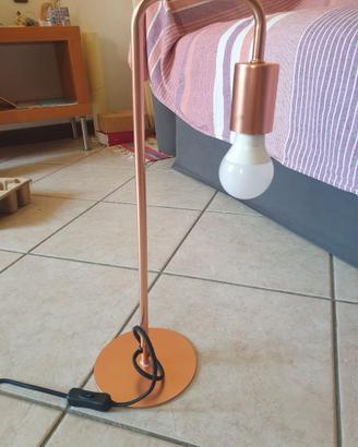 Lampada da tavolo color rame