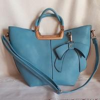 Borsa con grande fiocco