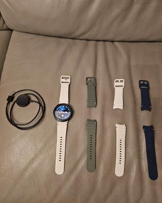 Samsung Galaxy Watch 4 più accessori
