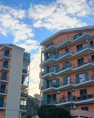 Compl. Aquilone, trivani con cantina e posto auto