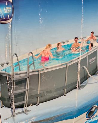 piscina, pompa a sabbia e scaletta 