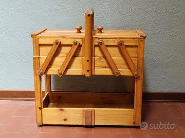 Mobiletto della nonna per il cucito