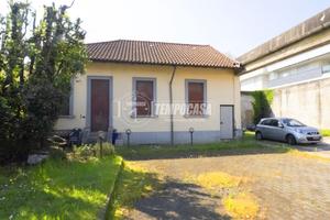 Villa singola con terreno edificabile!!!