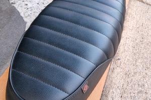 Sella artigianale “Two Place Caterpillar” per Triu