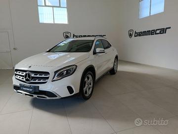 MERCEDES-BENZ GLA 180 d Automatic premium Extra